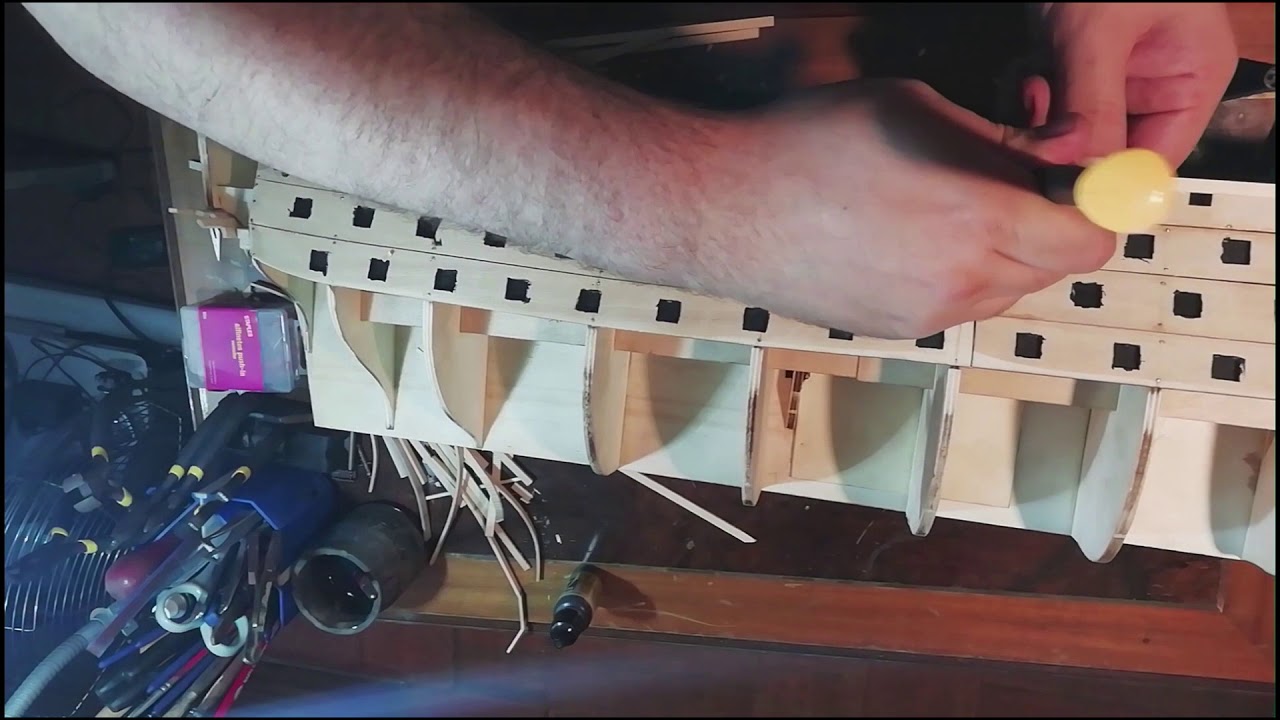 Santisima Trinidad - Part 5 - planking the upper part of the hull