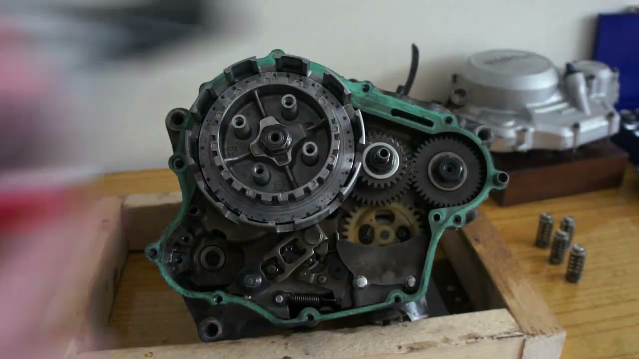 Yamaha R125 Clutch Cover REMOVAL: Drain Oil, Remove Case & Access Clutch Pack (WR/YZF 125 Guide)