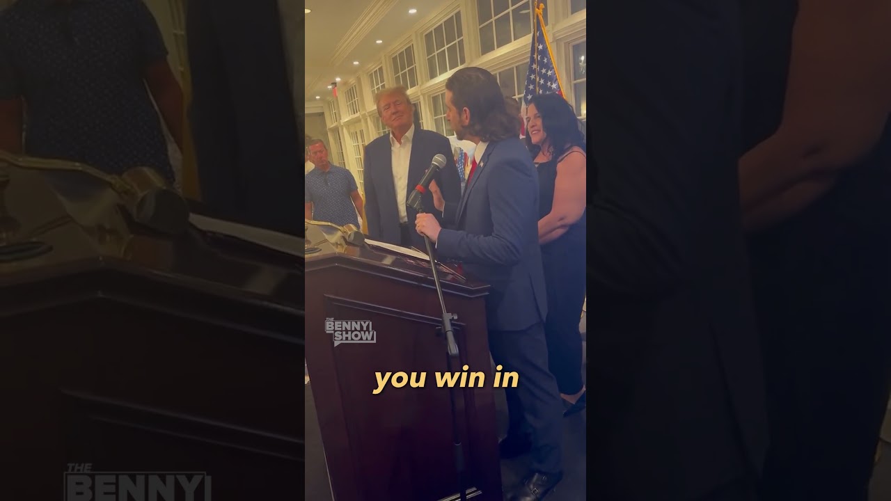 Trump impersonator meets Trump IRL 🤣