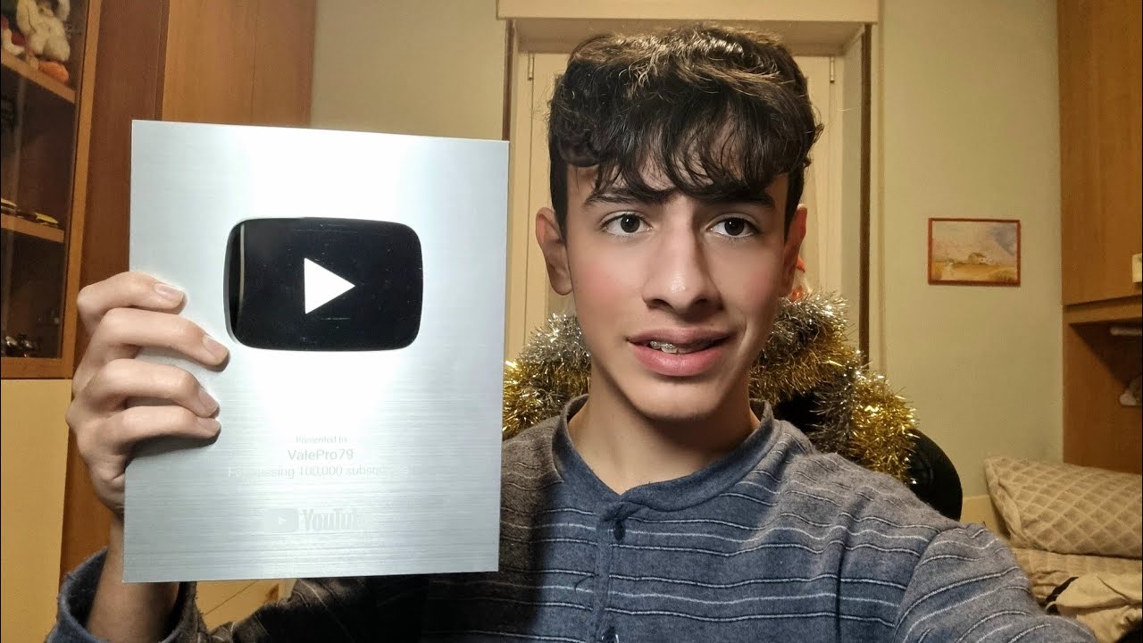 MI È ARRIVATO IL SILVER BUTTON! - Unboxing Epico🎉