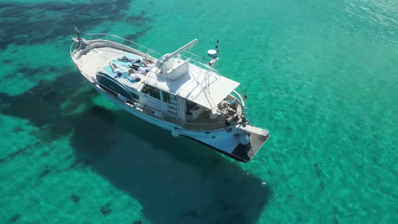 Alla scoperta della costa di Minorca con gli Llaut minorchini di Divina Menorca
