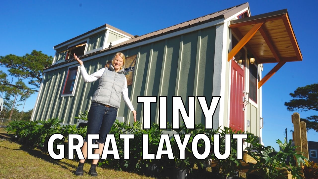 Cozy Wooden Tiny house - Downstairs Bedroom & Lots of Storage