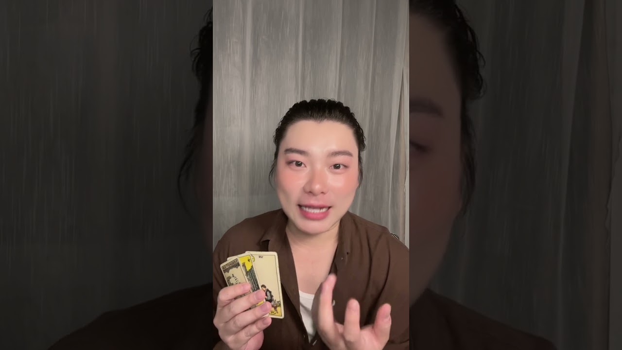 Có một người đang thương bạn trong sự im lặng, họ là ai | Tarot