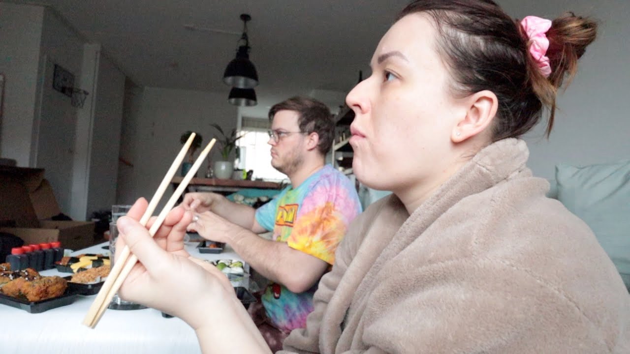Weer eens sushi eten | Vloggloss 2001