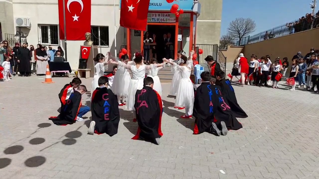 23 Nisan 2022 Ana Dilsiz Kalırsam gösterisi Sehit Burhan Kaplan ilkokulu
