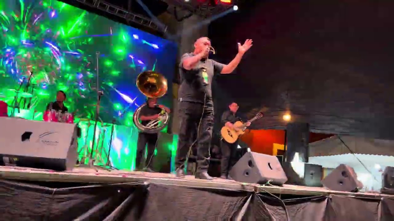 Alberto Karu y su Bandeño en vivo desde la noche de rábanos, en Oaxaca 
