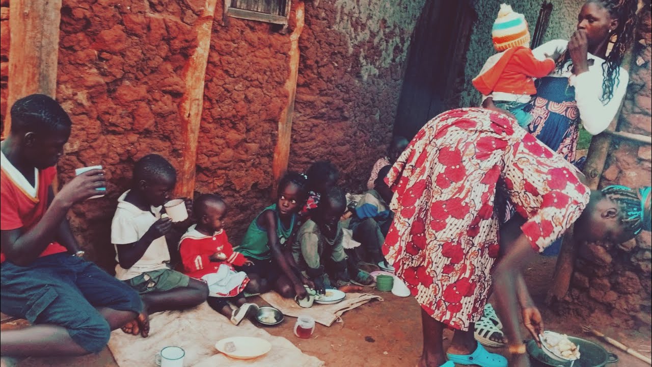 African Village life # 🐄 Cow leg  Bone soup 🍲 with cornflour meal.