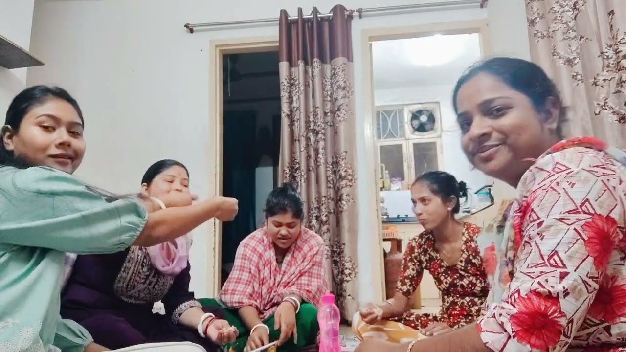 Momos party or khub sari mstii frndz k sath #viral #dailyvlog