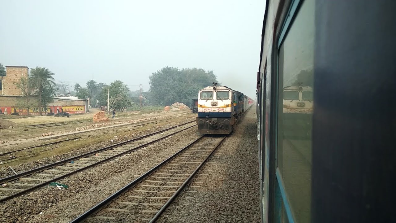 Single Line Overtake: 11062 LHB Pawan Express Overtaking DEMU.