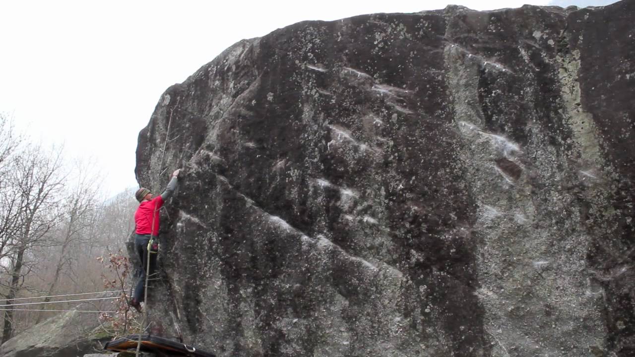 Masso Lucini, spigolo Yeti, Masso del tetto