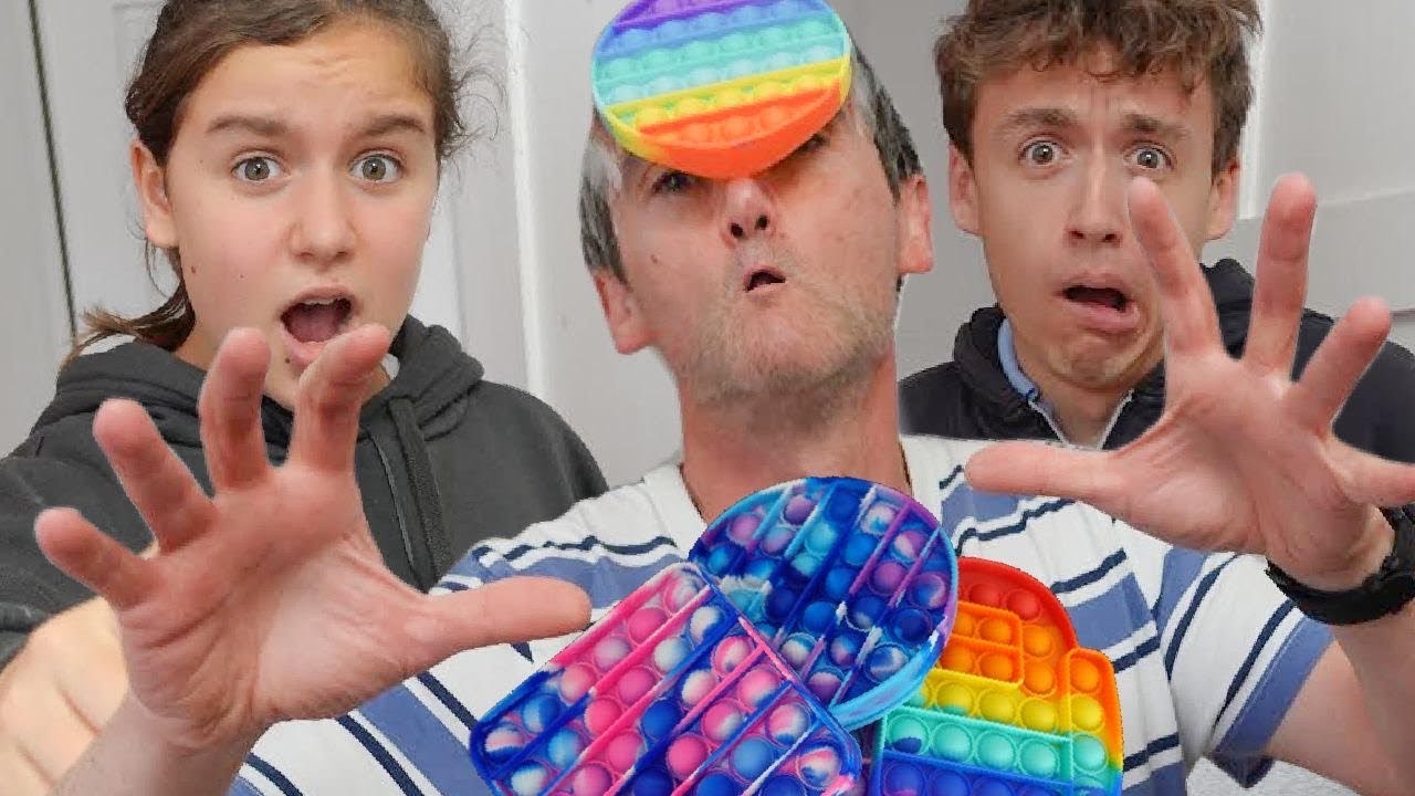 POSSÉDÉ PAR L'ESPRIT DES POP-IT ! CE VLOG TOURNE MAL !