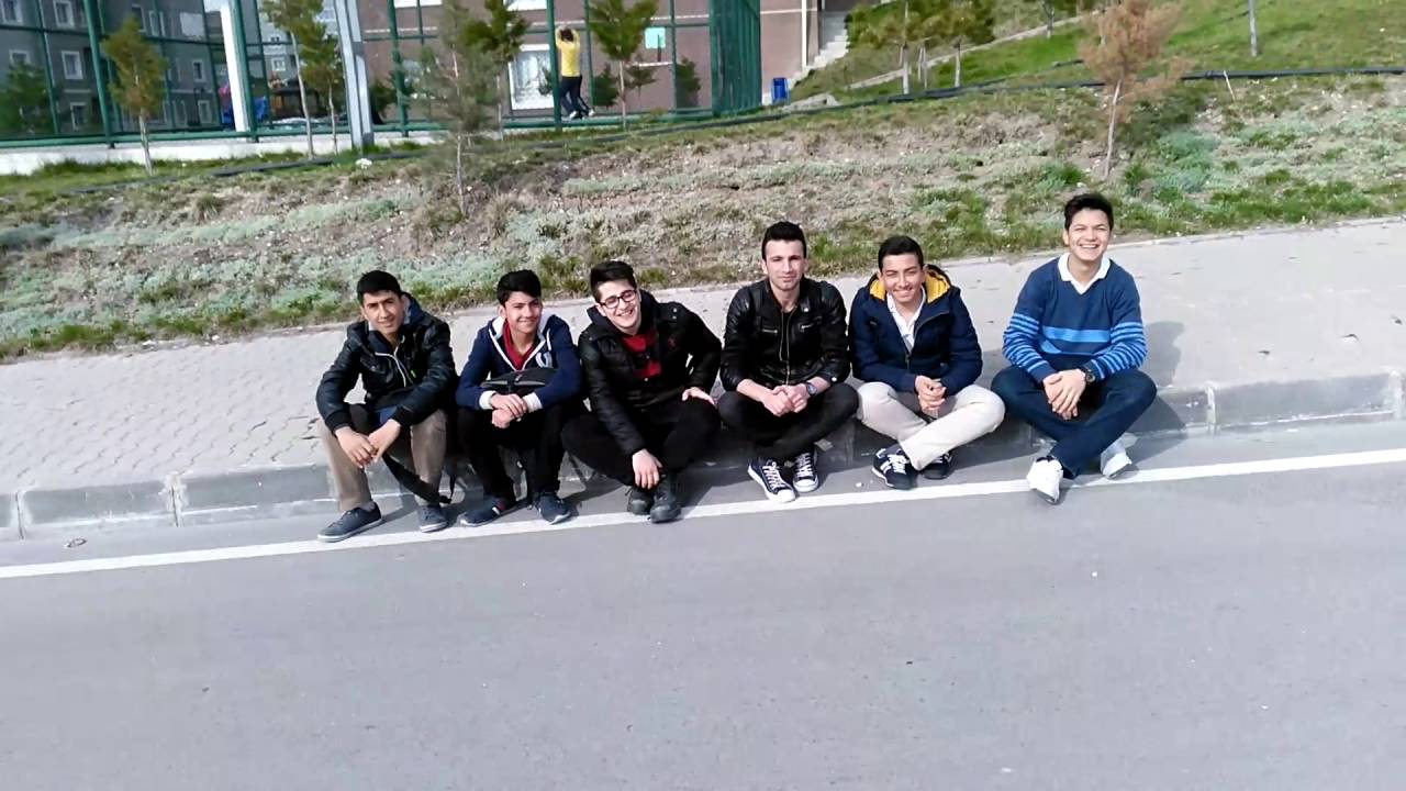 Otostop &ccedil;ekerken kendinden ge&ccedil;en &ccedil;ocuk