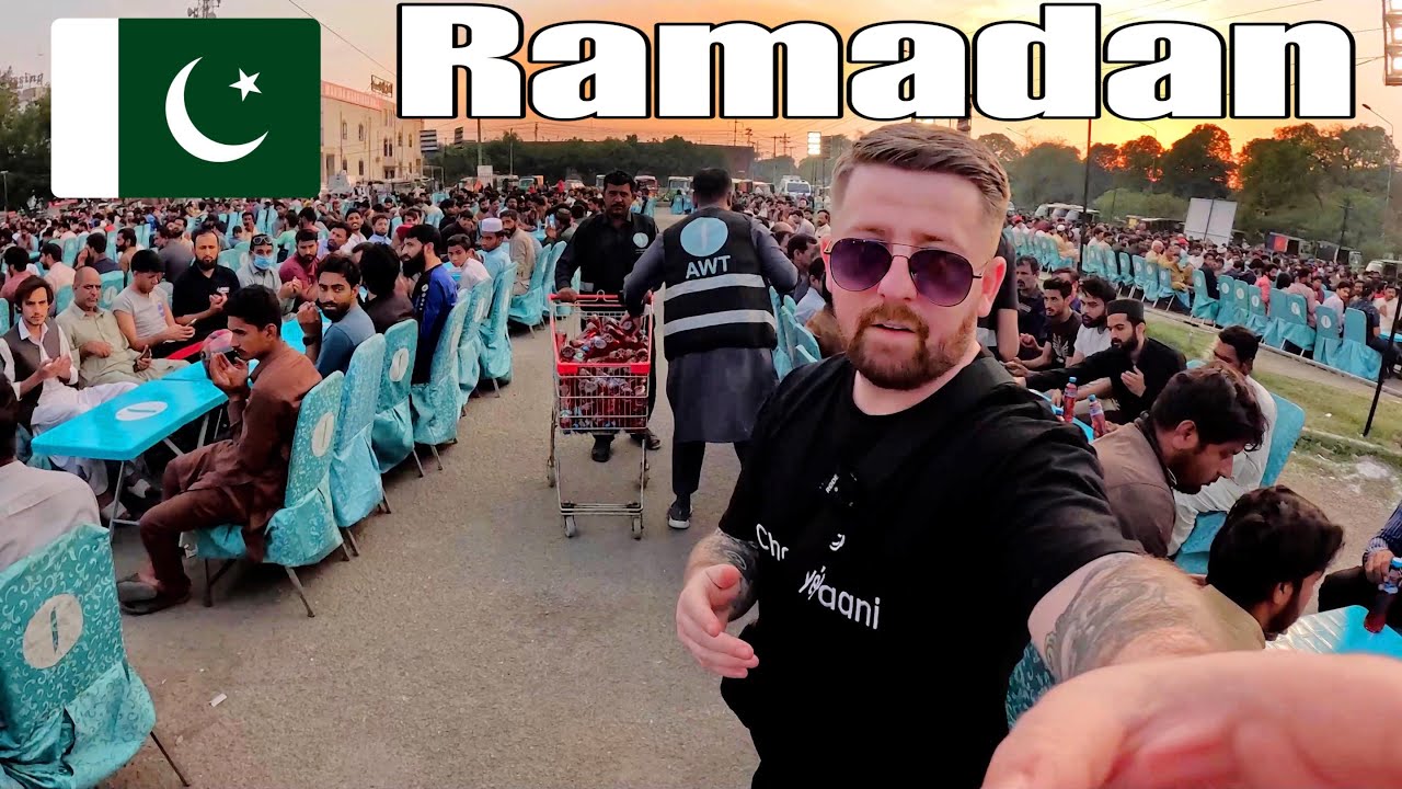 Scottish Man Attends MASSIVE PAKISTAN IFTAR 🇵🇰