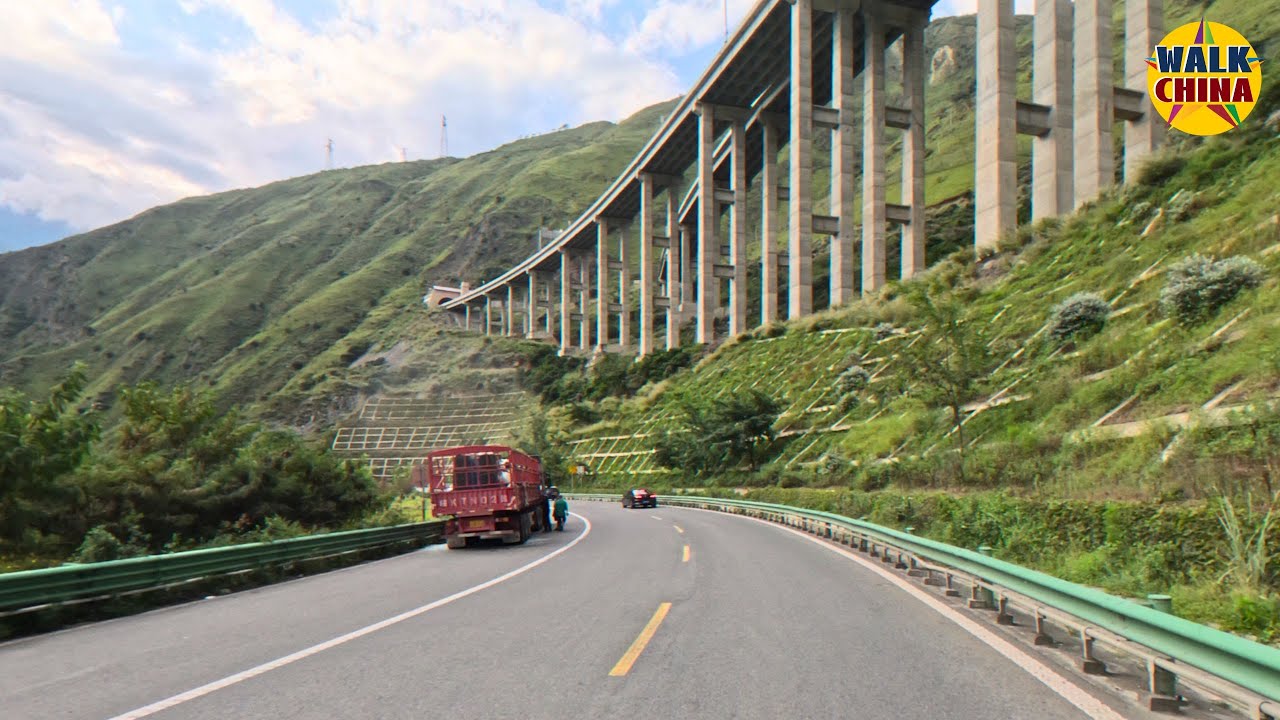 G318 Sichuan Highway: Breathtaking Beauty at Every Turn
