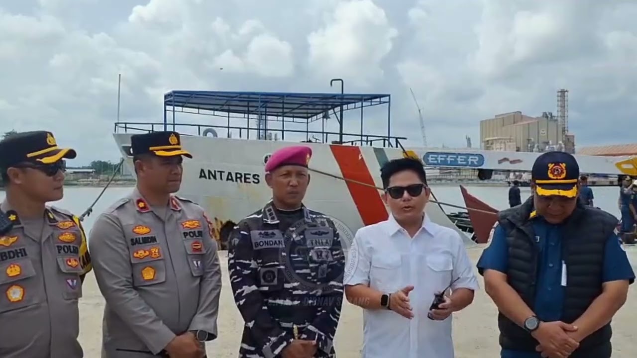 KN ANTARES DISNAV SABANG SALURKAN BANTUAN DAN LAKUKAN EVAKUASI KORBAN BANJIR DI ACEH