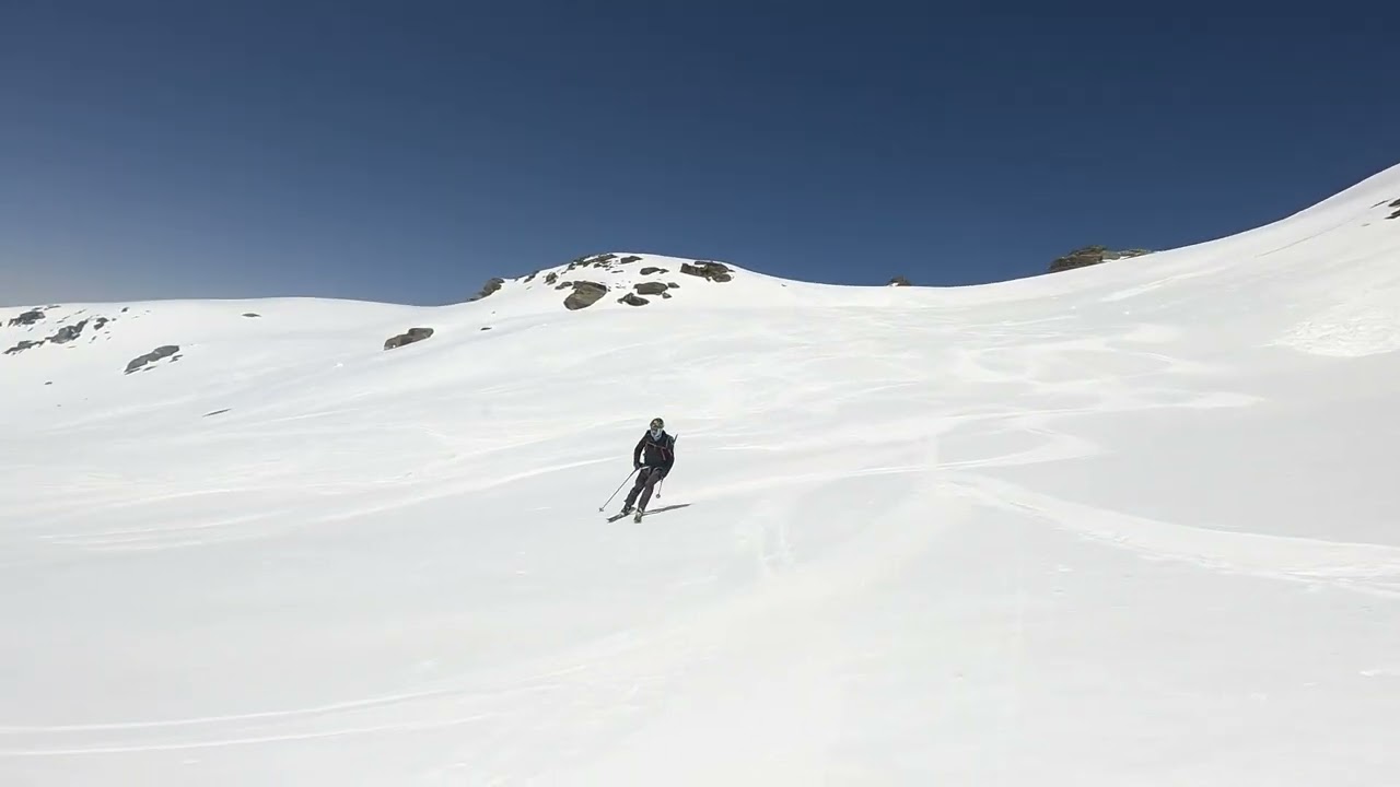 Albaron en ski de rando depuis le refuge d'Avérole