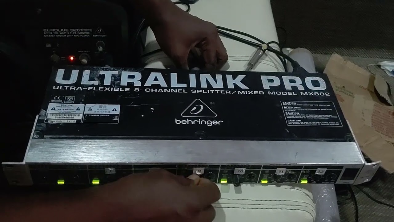 Behringer MX882 ULTRALINK PRO 8-Channel Splitter/Mixer