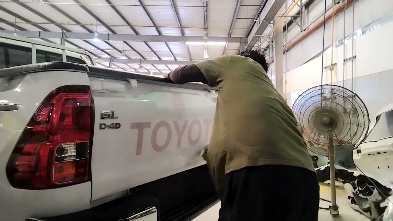 How to Fixing Sticker the Tailgate of Toyota Hilux 2022 model....