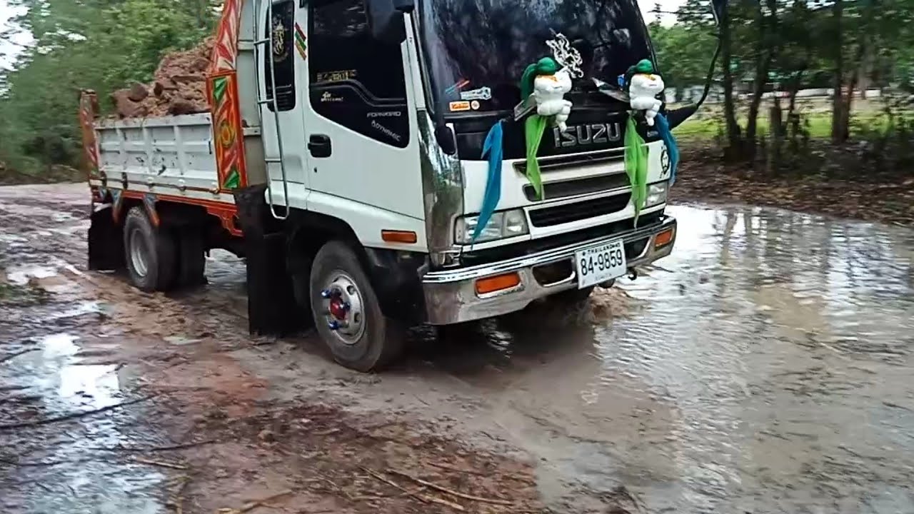 ฝนตกหกล้อดั้มหนีฝนลืนๆ...ตายแน่ๆสายหลอน