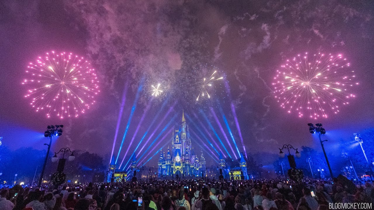 Minnie's Wonderful Christmastime Fireworks 2022