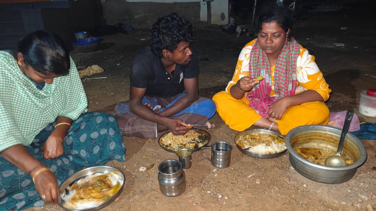 நைட்டு ஆத்துல போய் மரிதாஸ் புடிச்சிட்டு வந்த மீனை நைட்டே குழம்பு வைத்து சாப்பிட்டோம் 