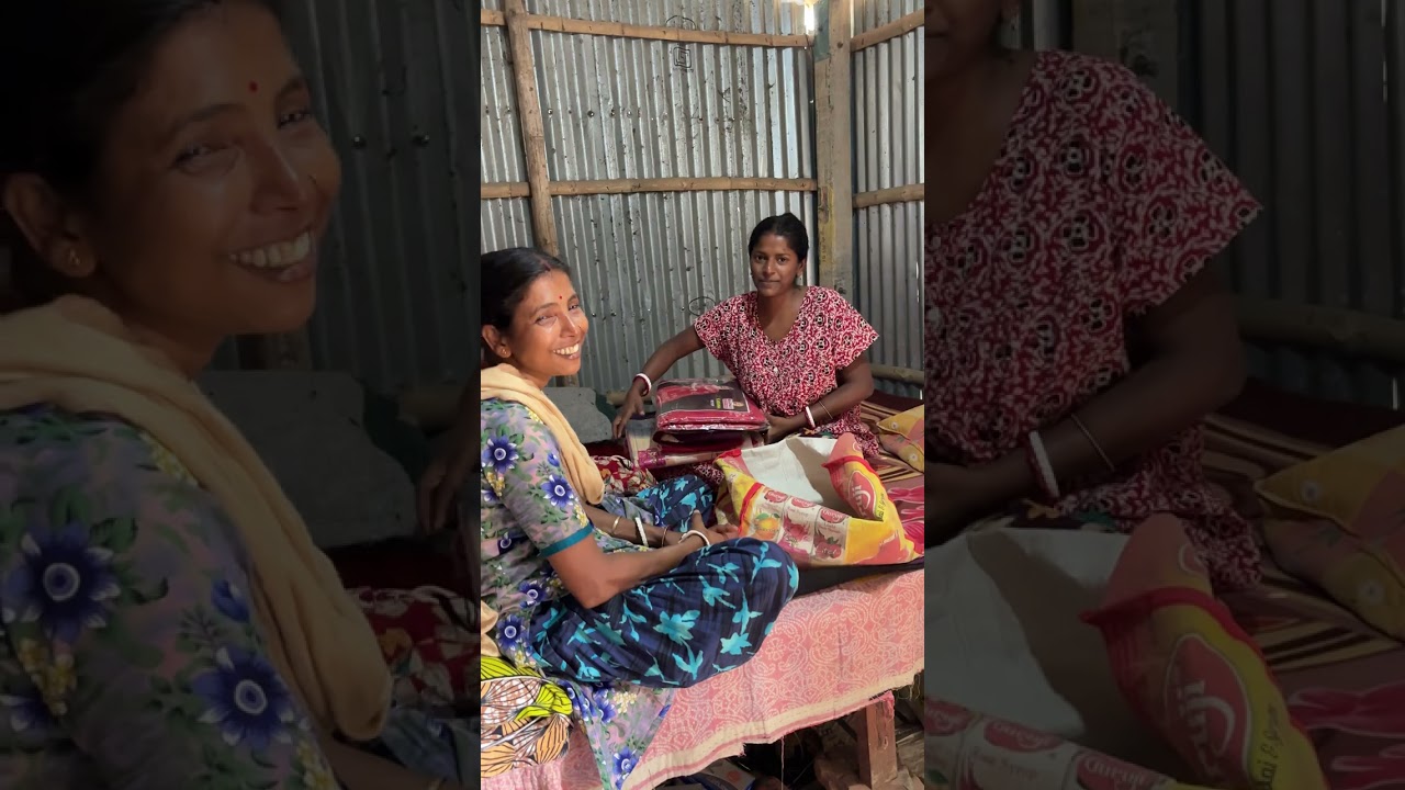 আমার জামাকাপড়ের collection এই মিনিপিসির কাছ থেকে নেওয়া হয় দারুণ দারুণ জিনিস কিন্তু 😍