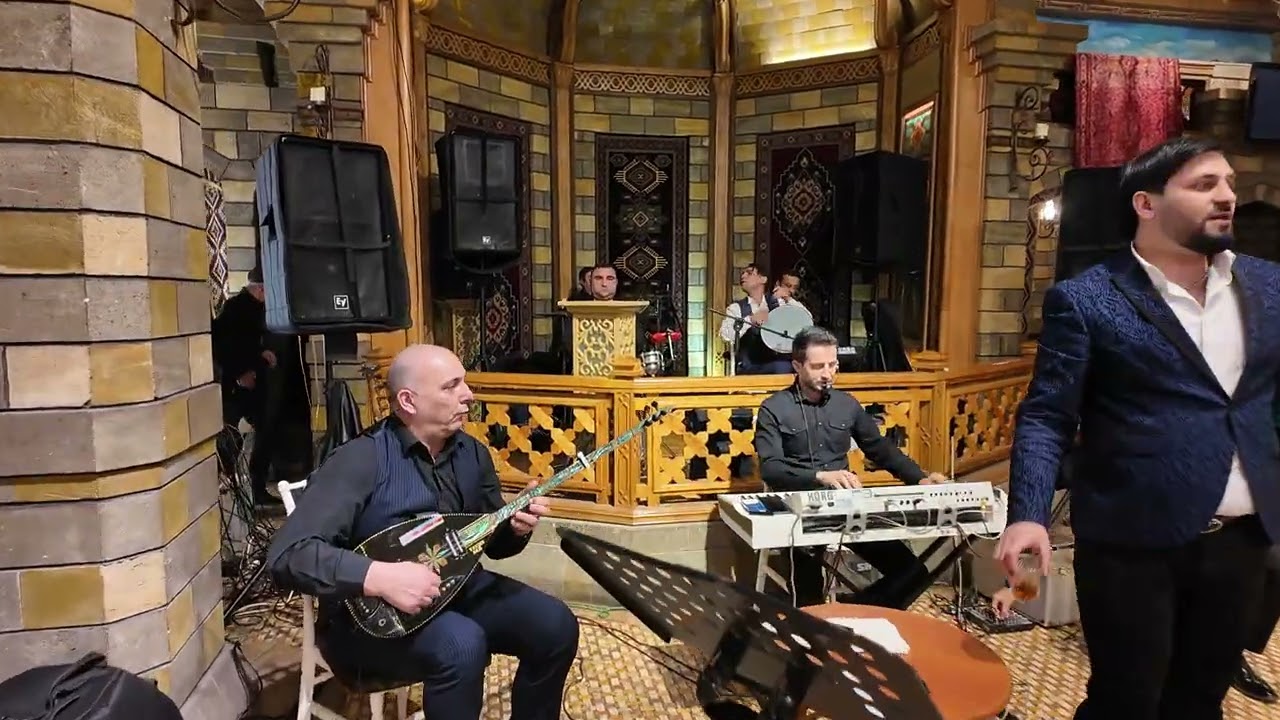 Müğənni-Aparıcı  Emin Məmmədov (Popuri)