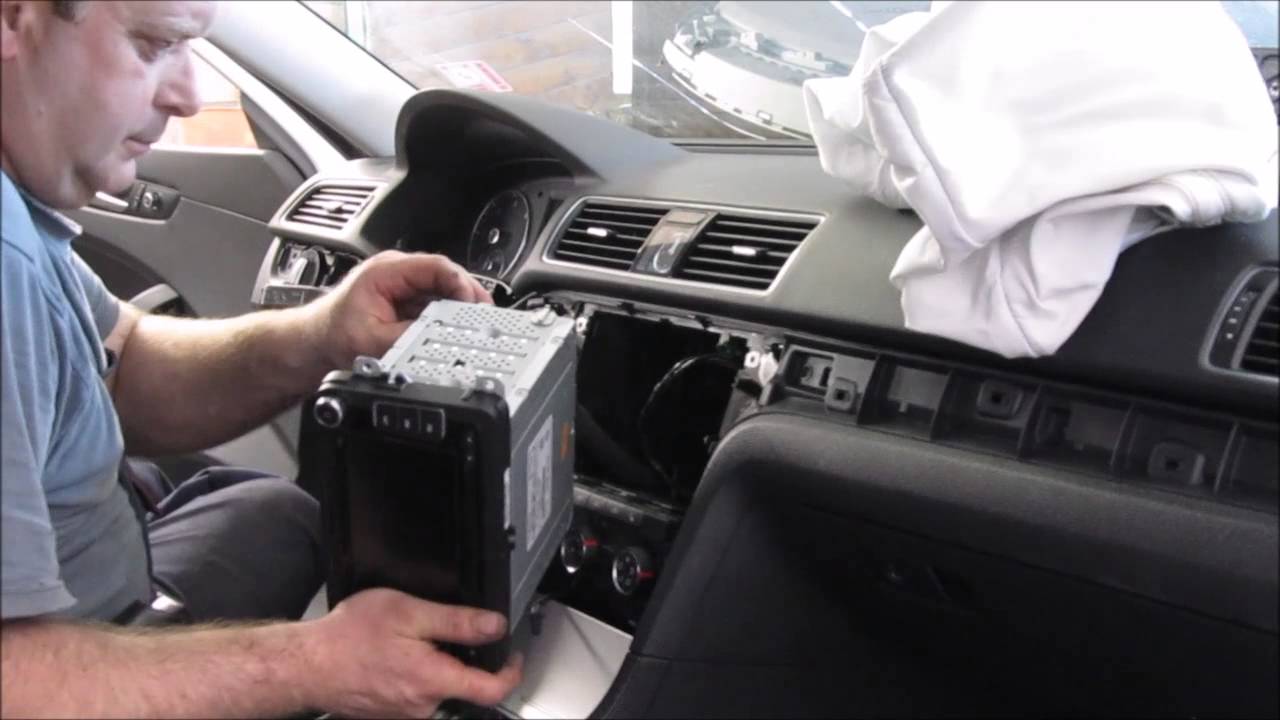 VW Passat. Dashboard replacement. Замена приборной панели.
