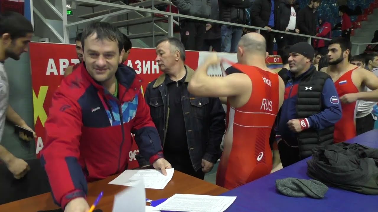 Взвешивание борцов до 86,92 и 70 кг.