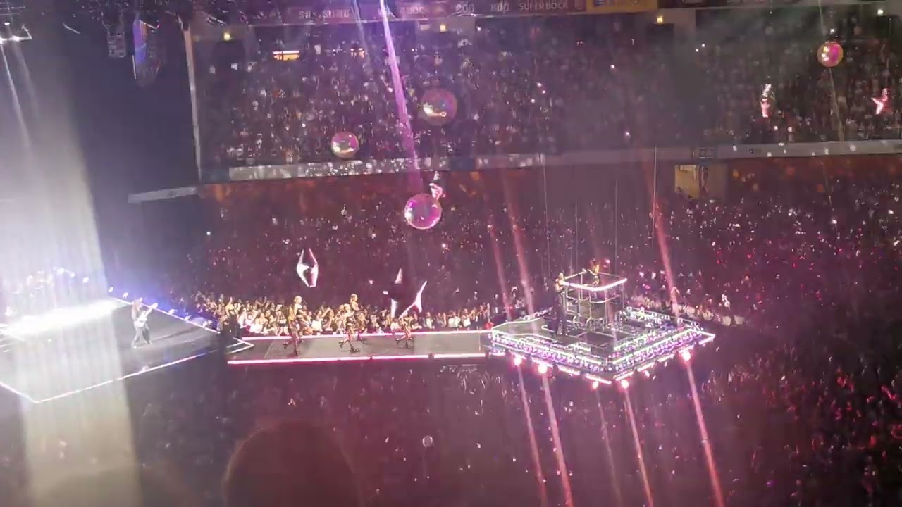 Dua Lipa - Levitating || Altice Arena Lisboa 2022