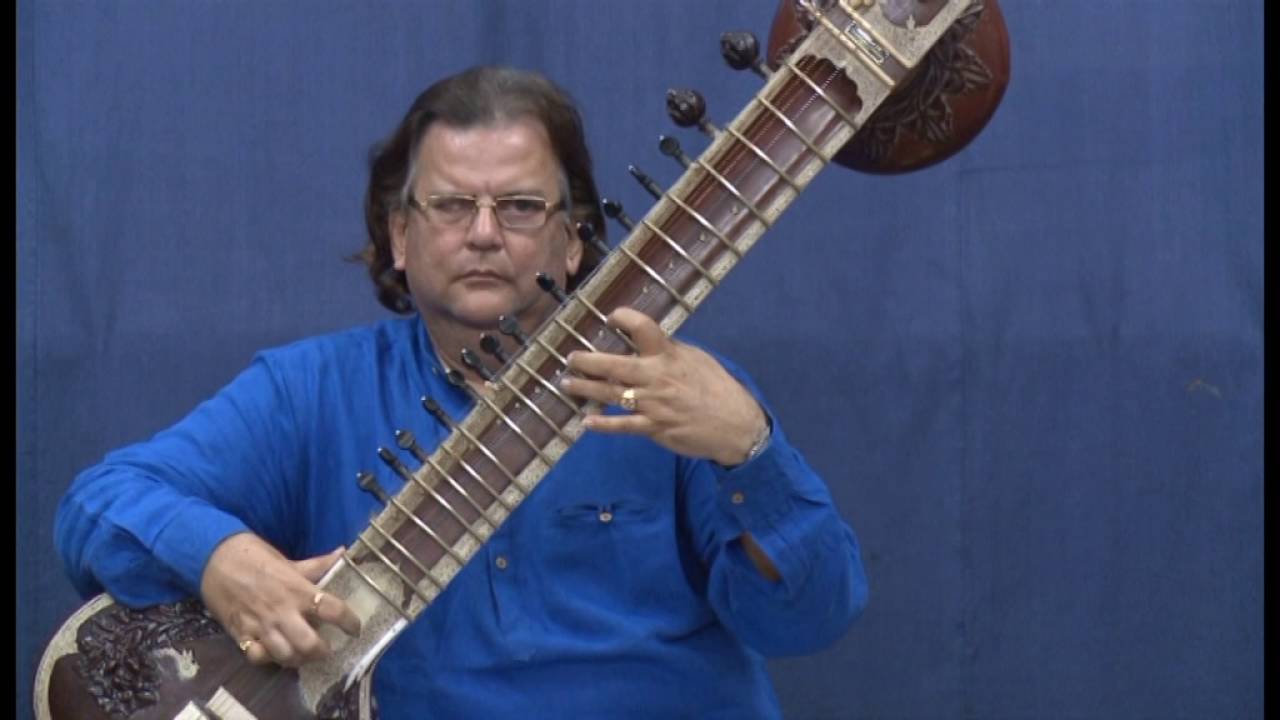 Hindi songs in Raag Yaman on sitar by Shri Chandrashekhar Phanse{Part 1}