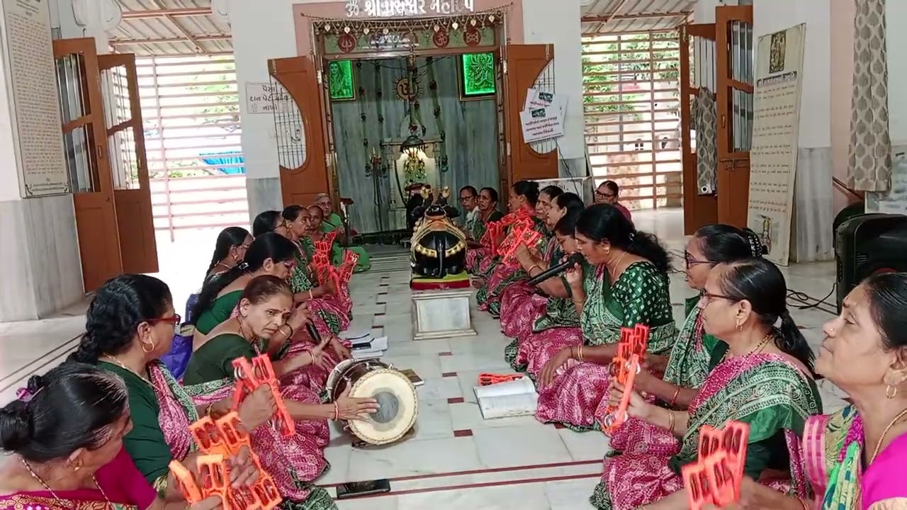 Akashganga society sakhi mandal new sama road Vadodara Indu dave (gayak Indu dave)