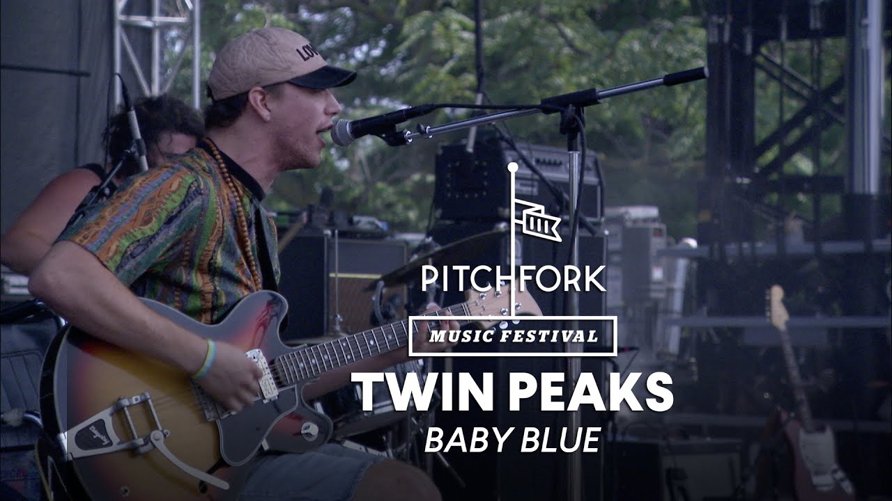 Twin Peaks performs 