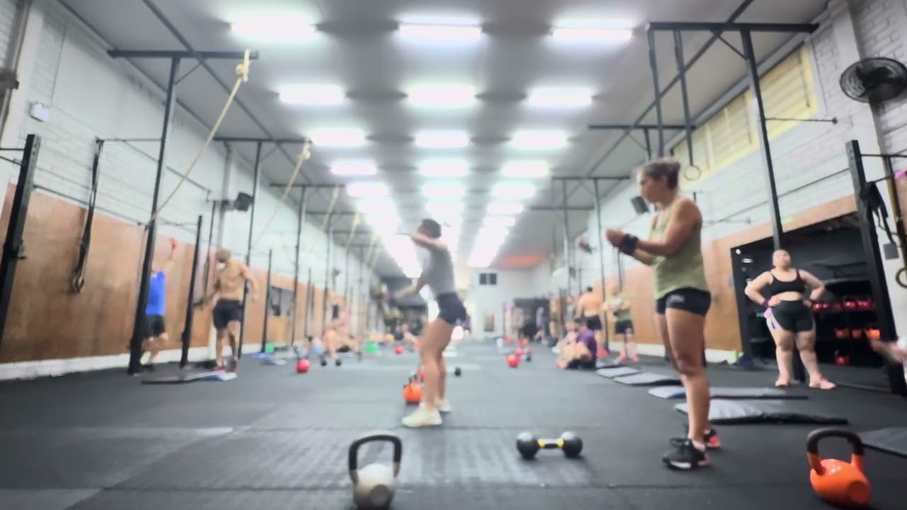 Treino de CrossFit - DB, Squat, T2B