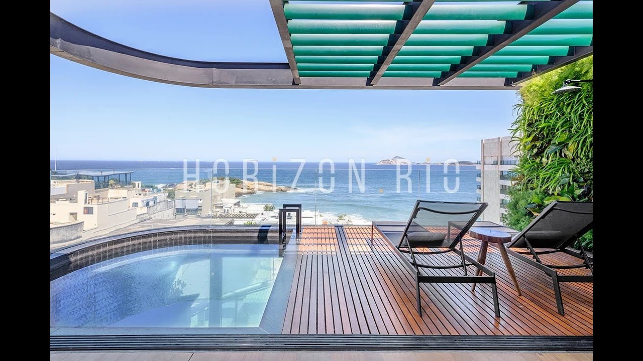 Triplex penthouse with 4 suites, pool and view for sale in Arpoador