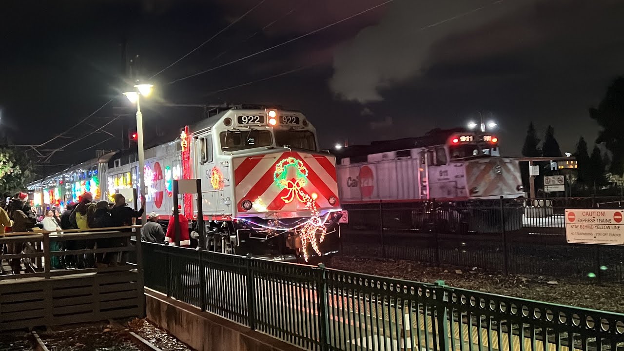Railfanning Mountain View and Santa Clara on 12/2/23. FT Caltrain, holiday train, hornshows, & more