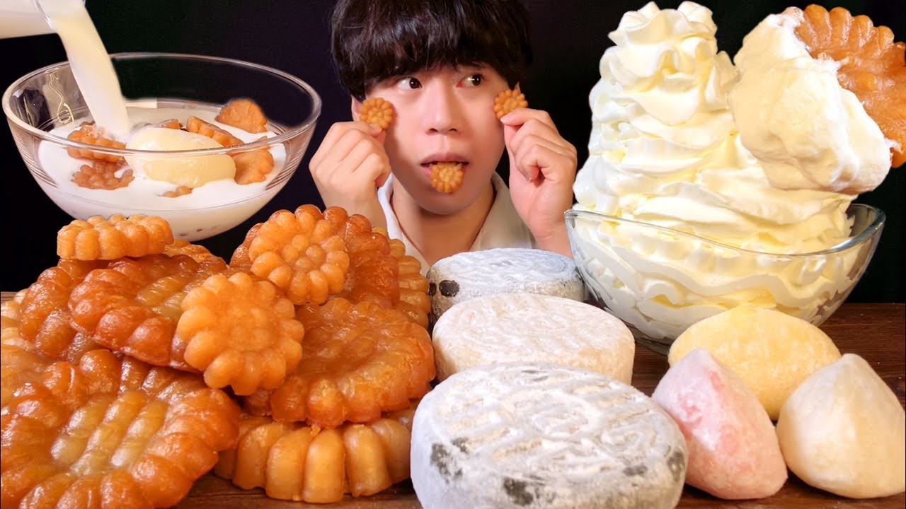 SUB)약과 & 아이스 송편,절편 먹방 ASMR 약과를 생크림에 찍먹 후 약과탕으로 마무리! Yakgwa & ice cream rice cake MUKBANG