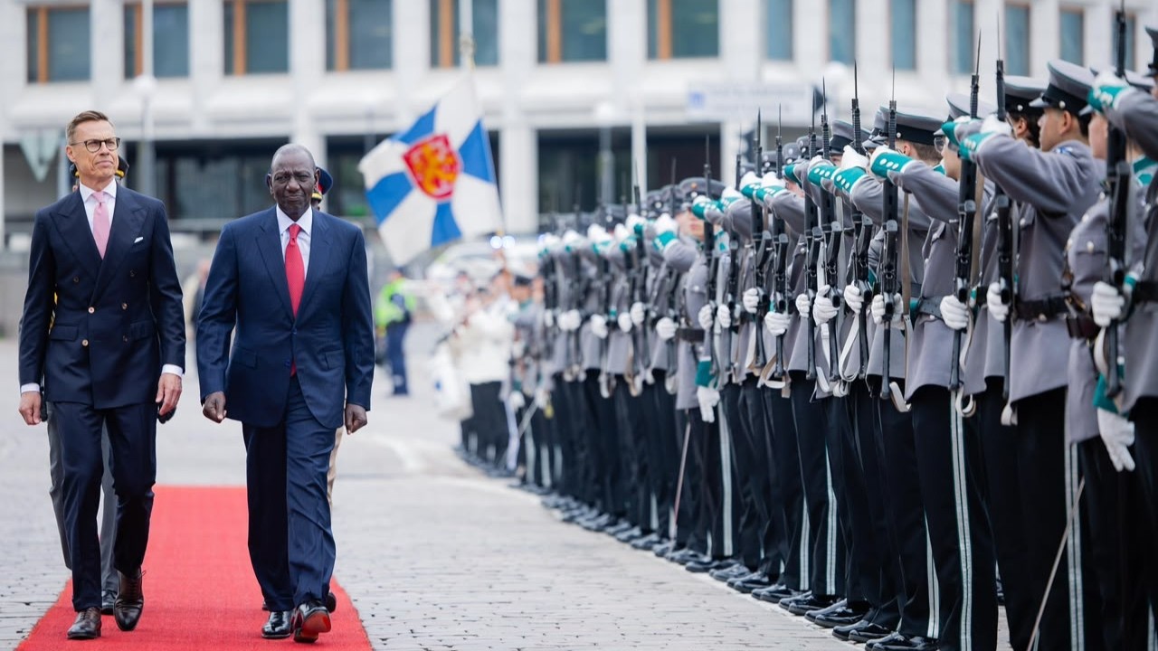 See what happened to President Ruto in Finland as he arrives at the Presidential Palace in Helsinki