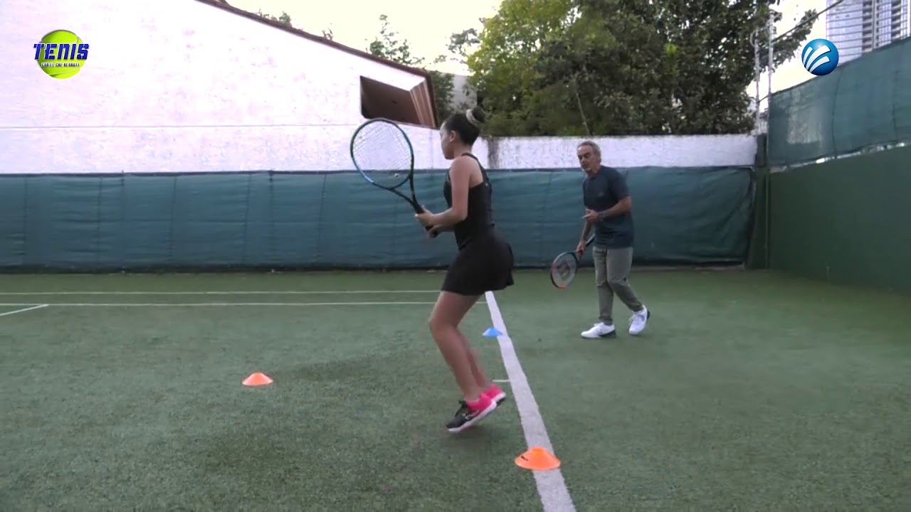 Clase de Tenis sobre movilidad en fondo de cancha