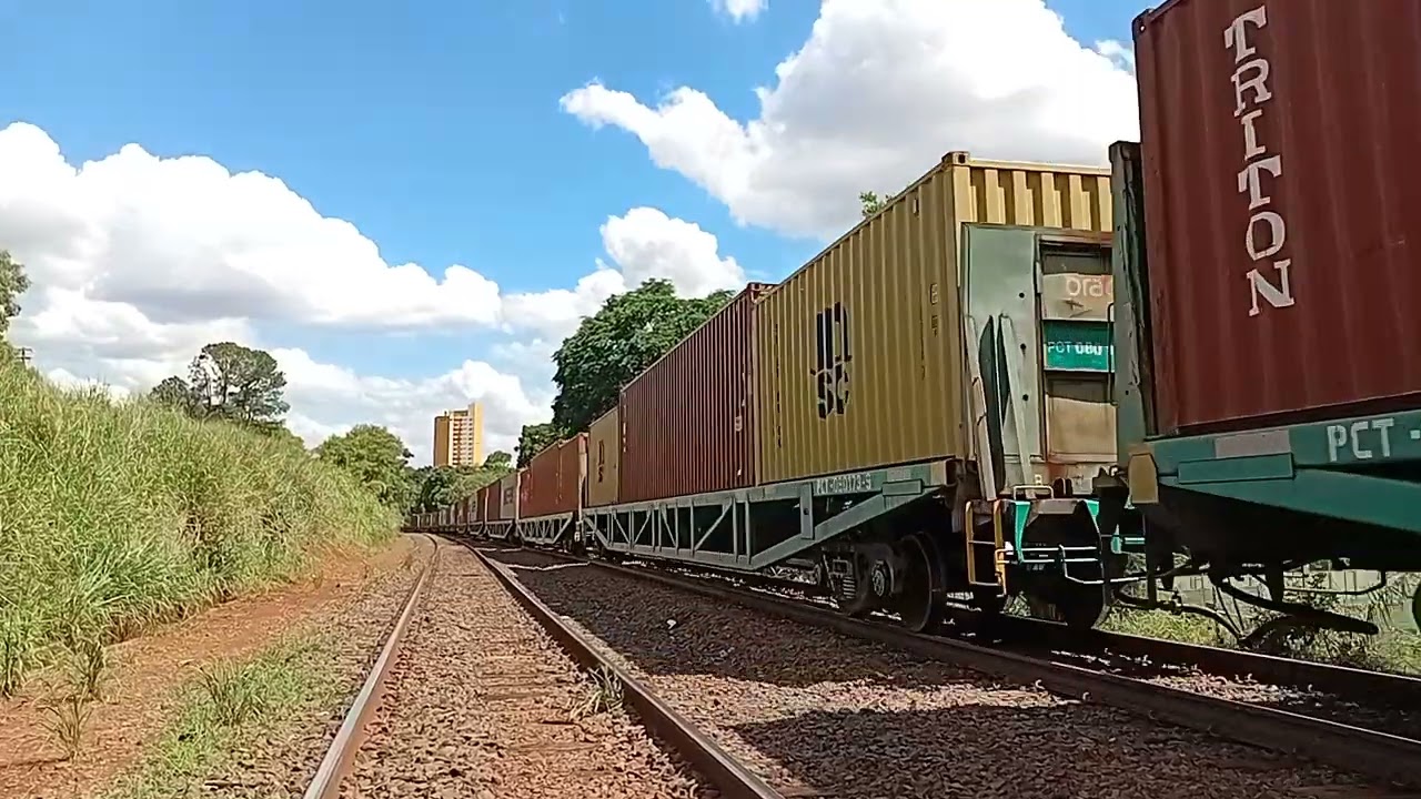 Long stack sentido Rio Claro no km 118 com 2 locomotivas 1líder ES44ACI 1comandada AC44I 