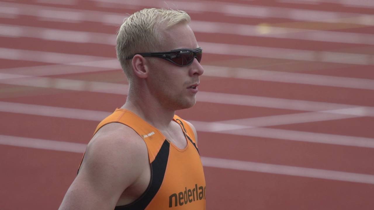 Rick rent voor het eerst op blade