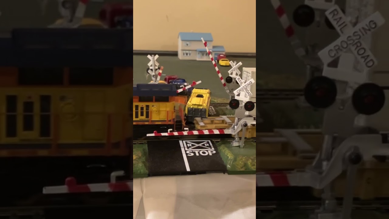 Scaletrains ES44 (the chessie) makes its debut