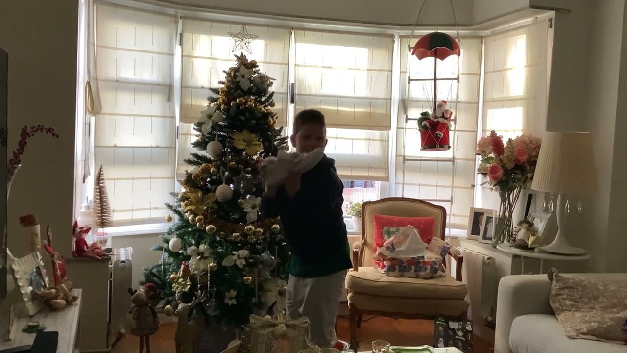 Abriendo los regalos de Reyes Magos, abriendo los regalos