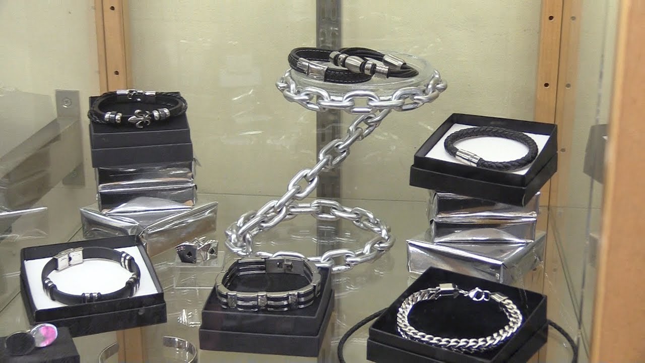 Delboy's Garage, Welded Chain Jewellery Stand.