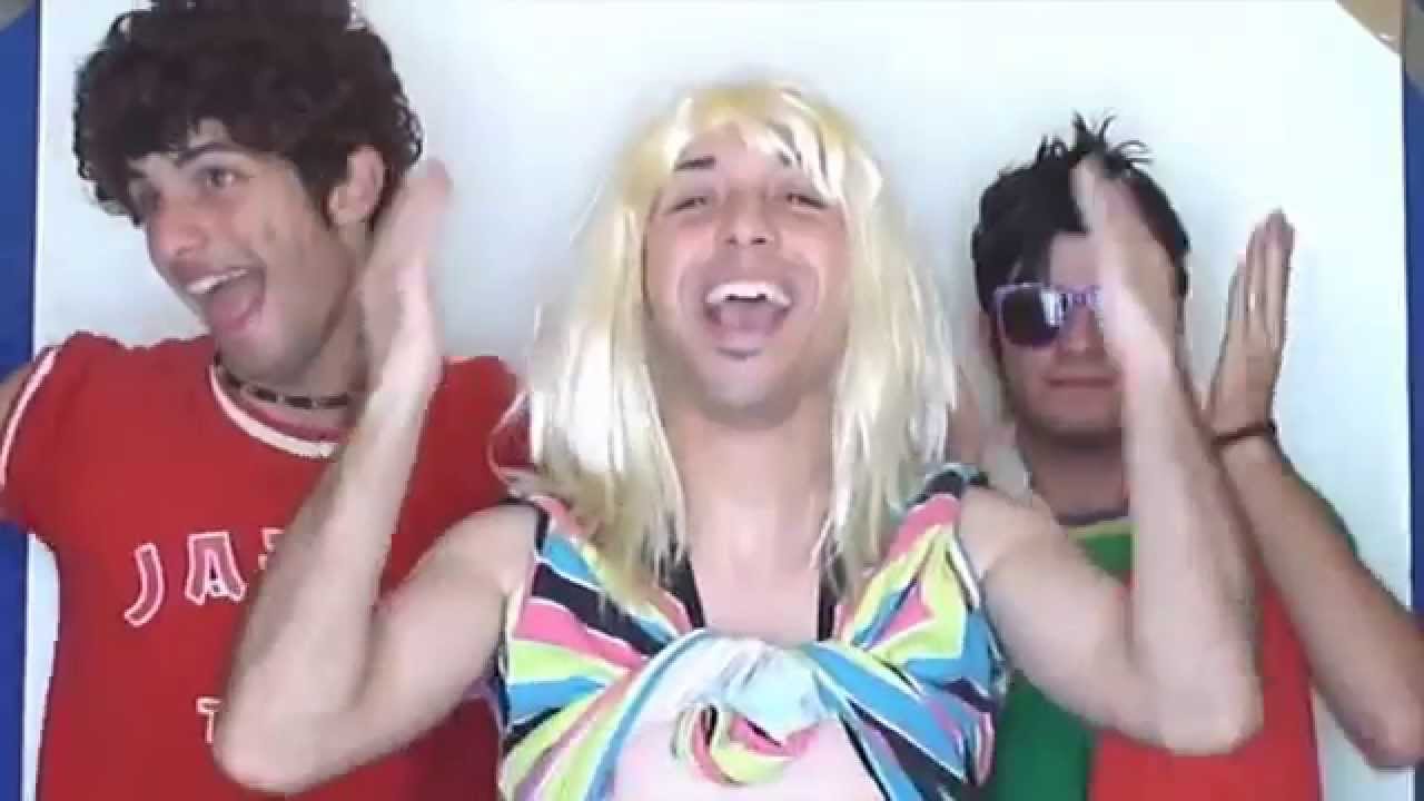WAKA WAKA *Parodia* - hmatt (2010)
