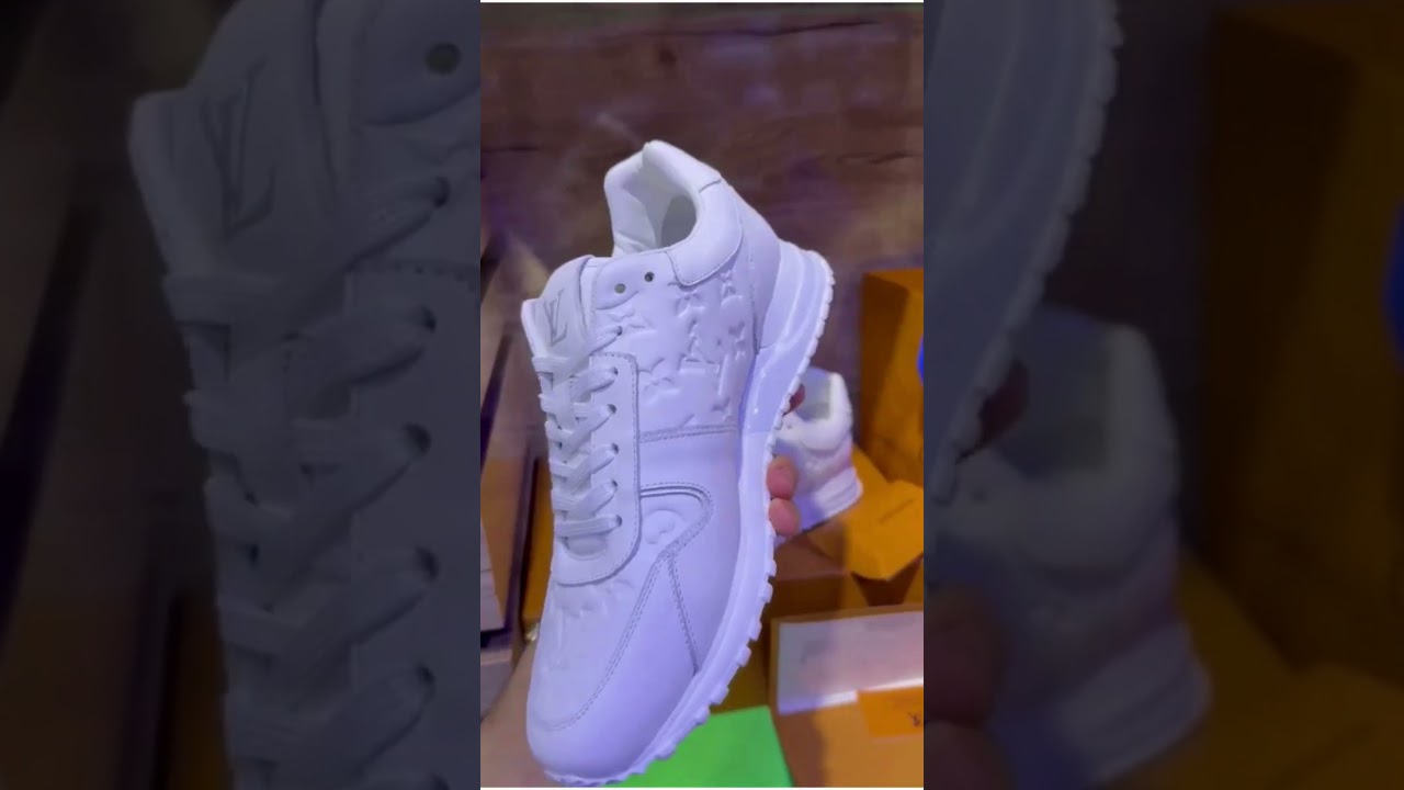 Louis Vuitton Run Away Sneaker Triple White sur www.itsu.ma 