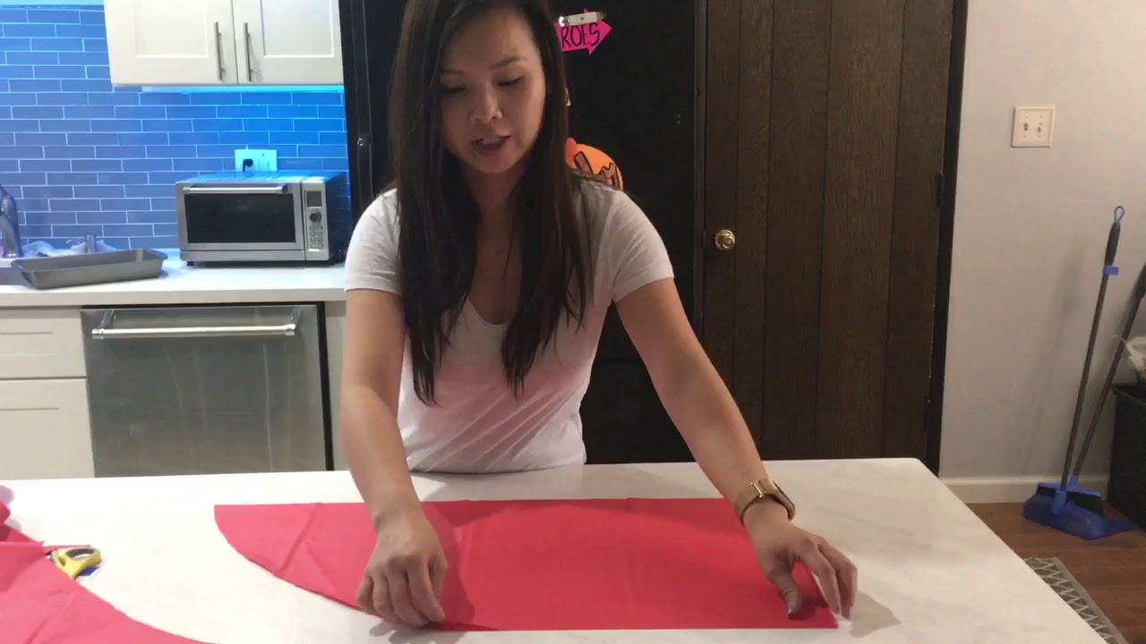 Super EASY and CHEAP DIY SuperHero Cape ($0.13 each!)