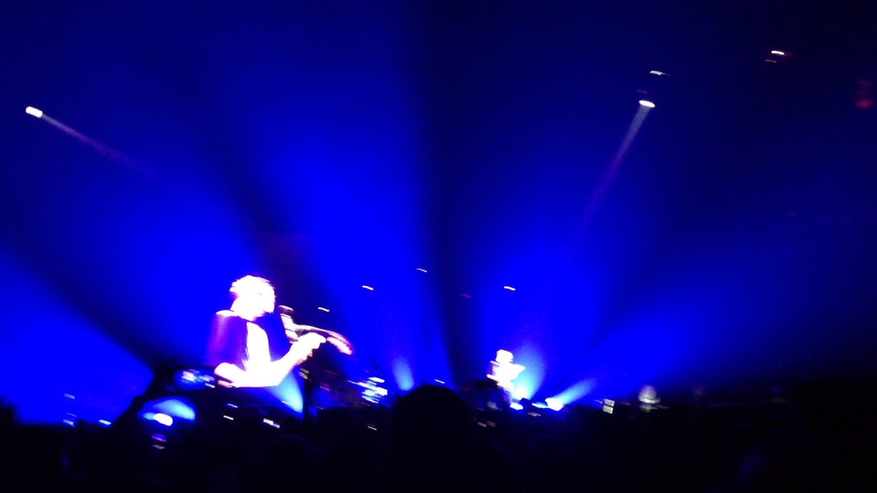 Red Hot Chili Peppers tribute to Chris Cornell in Indianapolis