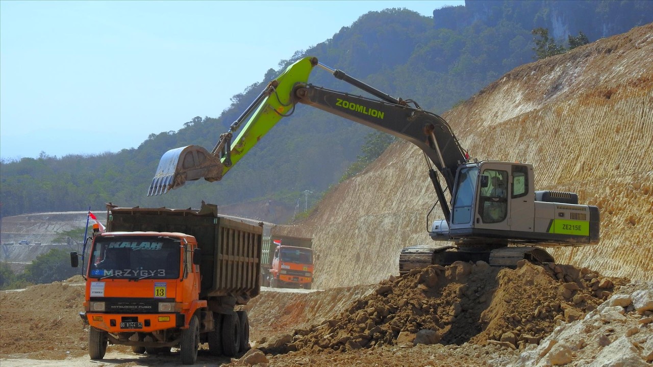 Zoomlion Excavator Trucks Excavating Dirt of New Winding Roads on the Edge of Steep Mountain Cliff