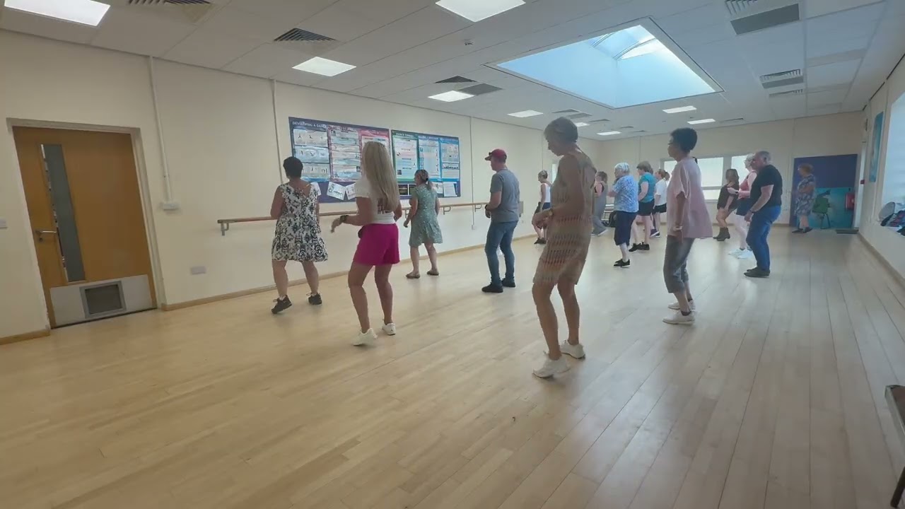 SHAKE YOUR BODY - Demo - 4W, 32ct, Absolute Beginner Line Dance. Choreographed by: Jo Kinser